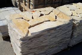 Rivestimenti in pietra per esterni ristruttura con made. Scorza Di Trani Classica Da Rivestimento