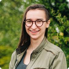 Sadie Carlson's Instagram, Twitter & Facebook