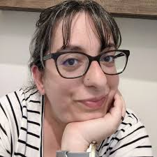 Risa Edwards's Instagram, Twitter & Facebook