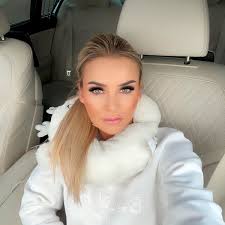 5,620 likes · 640 talking about this. Monika Chwajol Z Krolowych Zycia Trafila Do Szpitala Pokazala Zdjecie Opuchnietej Twarzy
