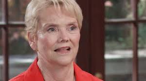 Beautiful couple. Her 2 Daughters & Steve's 3 kids were part of the wedding  party! 🩷💜