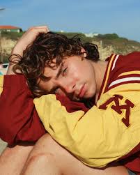 Charlie Larson (@_charlielarson) • Fotos e vídeos do Instagram