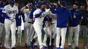 Teoscar Hernandez rips a 2-RBI double to walk it off for Dodgers