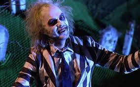 You made the costume, you're in the photo. Beetlejuice Kostum Selber Machen Diy Ideen Maskerix De Beetlejuice Costume Beetlejuice Costume Diy Beetlejuice Halloween