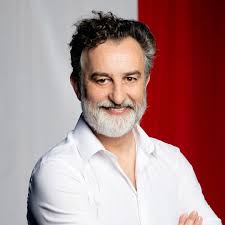 🎭 Jose Ramón Iglesias estrena hoy en el @teatroespanol_madrid "El barbero  de Picasso": una comedia que toma como punto de partida la conocida  relación de amistad que el pintor malagueño mantuvo con