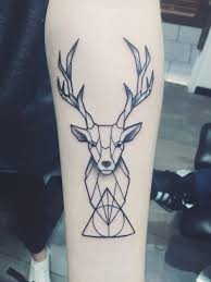 Pin De Pitchoune S Life En Tatouages Tatuaje Ciervo Tatuajes Creativos Tatuajes Geometricos