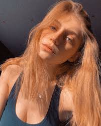 Autumn Snell's Instagram, Twitter & Facebook