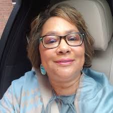 Dianne Bennett's Instagram, Twitter & Facebook