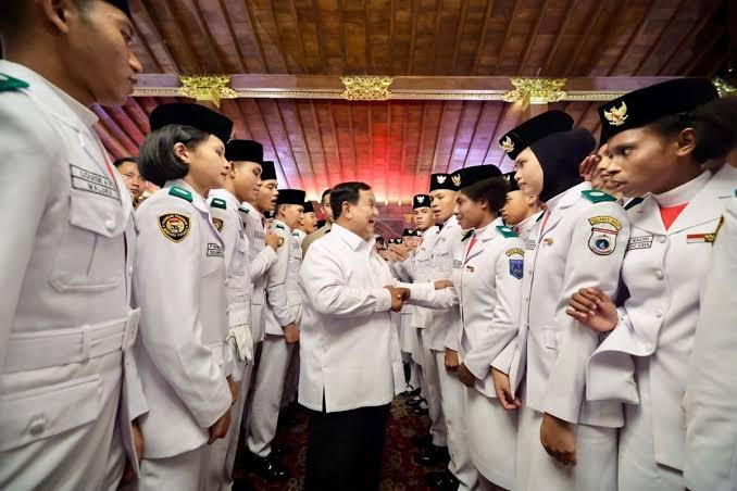 PRABOWO UNDANG PETUGAS HUT KE-81 RI KE HAMBALANG, APRESIASI DEDIKASI DAN APPS PASKIBRAKA