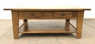Charming and functional, the attic heirlooms cocktail table shares the collection's great construction and natural wood characteristics. Lot Broyhill Attic Heirlooms Oak Plank Coffee Table