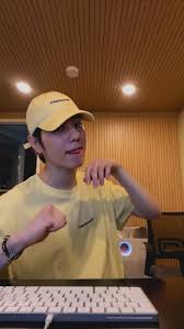  140 Ide Bojo Selebritas Bambam Lampu Peri