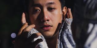 Rindu di Bulan (明月千里寄相思)