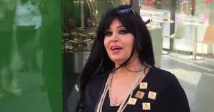 مسلسل الحقيقه والسراب وتدور احداثه حول تاجرة موبيليا اكسبها السوق خشونة في اتخاذ القرارات وتسببت بتسلطها في الانفصال عن زوجها بالطلاق والعديد من المشاكل لابنائها.ثراء الحاجة بما ورثته عن والداها من ورشة صناعة الأثاث هو السبب في فشل زواجها من يوسف. Ø§Ù„Ø­Ù‚ÙŠÙ‚Ø© ÙˆØ§Ù„Ø³Ø±Ø§Ø¨ Ø§Ù„ÙŠÙˆÙ… Ø§Ù„Ø³Ø§Ø¨Ø¹