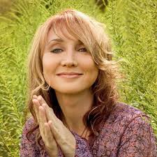 Happy Birthday to the lovely and talented, Pam Tillis Official Music Page!  😍 What's your favorite song from this second generation country hitmaker?  #pamtillis
