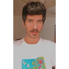 ميت آني ونعش شايلّني إعلى متّني.. لفّلفّت روحي بجريدة وطالع مغبّش لدفني..  وشفت أبوية أعلى الطريق يلوّح بچف الموادع بست چفة وگتلة رايح ليش يا بوية  جبتّني ؟!.. علي هبّت ريح متروسة