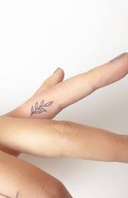 Diy how to make a tattoo on hand using a pen. 30 Cool Small Tattoos For Women In 2021 The Trend Spotter