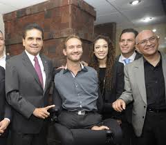 Mi nombre es silvano aureoles y soy un hombre que cree que michoacán es el mejor estado de la república. Silvano Aureoles A Twitter Me Hizo El Dia Saber Que La Esposa De Nickvujicic Es Michoacana Y No Solo Eso Es De Zitacuaro Http T Co 5cty1povco