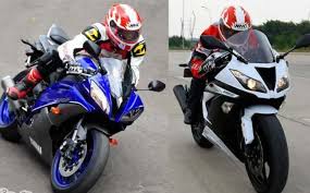 They have always appeared, to me, to be in the same class with very similar size. Gimana Jika Kawasaki Zx 6r Diadu Yamaha Yzf R6 Tribunnews Com Mobile