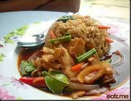 Kemudian semua diolah dimasak menjadi satu kesatuan dalam wajan. Mummygirl Nasi Goreng Paprik Ayam