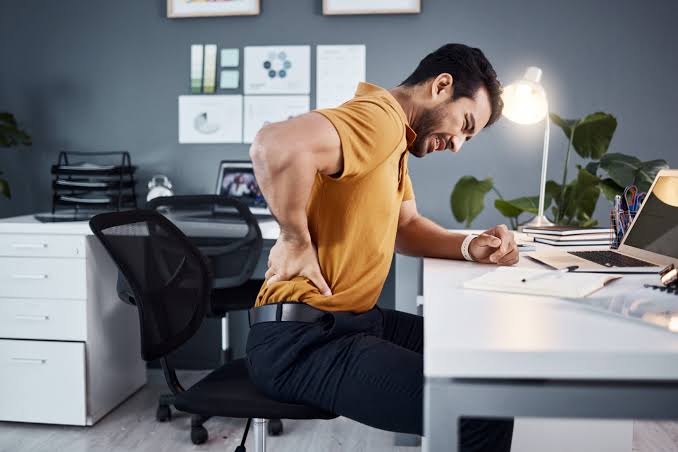 Cómo evitar el dolor de espalda en trabajos de oficina. - NeuroSport