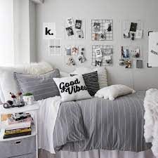 This Kind Of Dorm Room Looks Totally Amazing Will Have To Remember This The Next Time I Ve A Little Room Inspiration Bedroom Dorm Wall Decor Dorm Room Designs
