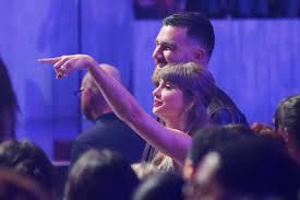 Photo Première cérémonie en amoureux pour Taylor Swift Travis Kelce et ...