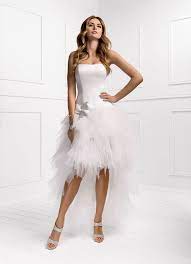 Ballkleid kleider hochzeit brautmode brautkleid 50er kleider brautkleid kurz schöne kleider kleidung tee länge brautkleid. Kurze Brautkleider 20 Umwerfende Traumkleider Fur Die Modebewusste Braut