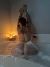 Mein Mann ist im Hundezwinger, weil er zu viele Pornos geschaut hat. Jetzt  muss er mir