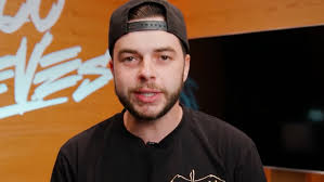 He plays controller and drops bombs larger than zlaner. Apqo Cwzv 2xjm