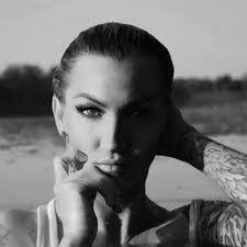 Kara Wakefield's Instagram, Twitter & Facebook