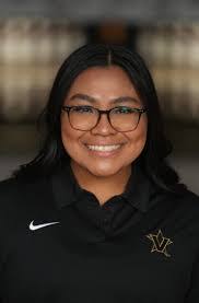 Jennifer Loredo's Instagram, Twitter & Facebook