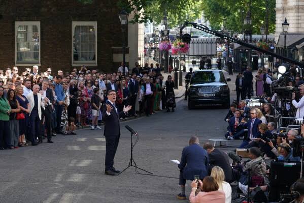 Andy Burnham becomes Britain's new prime minister as Starmer resigns, in  photos | AP News