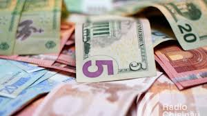 The european central bank (ecb) is the central bank of the 19 european union countries which have adopted the euro. Cursul Valutar Oficial Pentru Luni 27 Aprilie Euro Èi Dolarul In CreÈtere