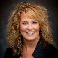 Shelly Hamlin's Instagram, Twitter & Facebook