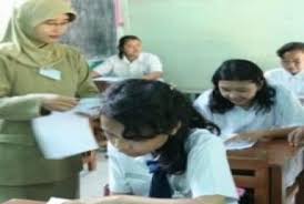 Hak dan kewajiban profesi seorang guru ilmu pendidikan. Ibu Guru Sedang Mengajar