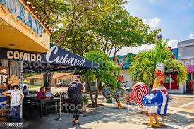 Foto De Florida Miami Little Havanacalle Ocho E Mais Fotos De Stock De Little Havana Istock