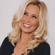 She said, “Don't call the doctor, I want to fall asleep peacefully, with  your hand in mine.” He told her about the past, how they met, their first  kiss. they didn't cry,