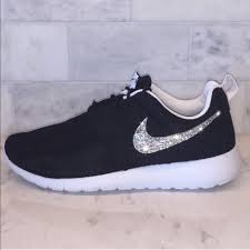 Nike Women S Running Shoes Are Designed With Innovative Features And Technologies To Help You Run Your Best Whateve Trending Shoes Nike Women Nike Shoes Women