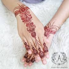 Terkesan mewah yang sedang trend untuk tangan dan kaki pengatin di tahun 2021. Simple Henna Sister Aisyah Bayt Mahendi Henna Sidoarjo Facebook