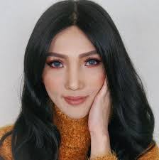 Catherine Cloud's Instagram, Twitter & Facebook