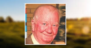 Kari Wade's Instagram, Twitter & Facebook