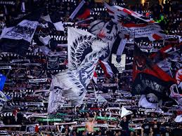 Live, hautnah und emotional von jedem pflichtspiel. Frankfurt Fans Rip Out Chairs Hazard Tries His Luck Moments Missed From Chelsea S Draw Football London