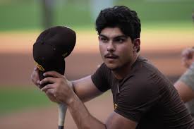 Ethan Salas de Padres se convierte en el cátcher más joven en playoffs, en 2do juego ante Cachorros