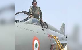 This is a special video about mig 21 lancer and some amazing low passes about this jet plane. Iaf Chief Bs Dhanoa Flies Oldest Mig 21 Variant Which Entered Service 45 Years Ago