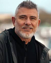 Giada Desideri racconta ai suoi figli il dolore di combattere contro un  cancro terminale