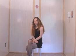 Jayne wets her black skirt - ThisVid.com em inglês