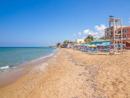 Το ρέθυμνο αν και μικρή πόλη διαθέτει μια παραλία έκτασης 13 χιλιομέτρων που ξεκινά μέσα στην πόλη και διατρέχει όλα τα ανατολικά προάστια. Sfakaki Re8ymno Krhth