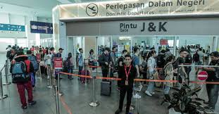 The incident took place after the duo and a third china national's entry into malaysia. Eraman At Klia2 To Be Relocated For Immigration Area Expansion