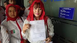 Banyak yang bertanya, apa mungkin seorang gubernur turun? Profil Dewi Tanjung Politisi Pdip Yang Menuai Kontroversi