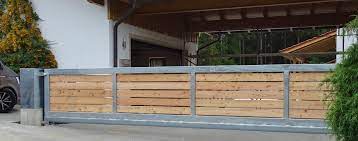 Das notwendige improvisationsmaterial gehört sowieso in jeden alten lkw. Hoftore Einfahrtstore Gartentore Allemann Gmbh Holz U Metallprodukte